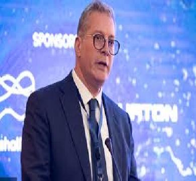 وزير البترول : يتفقد المراحل النهائية لسفينه "التغيير" لاستقبال شحنات الغاز المسال